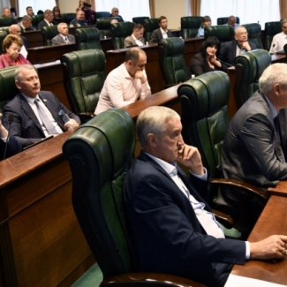 Областной парламент внес изменение в региональное законодательство о социальной поддержке детей-сирот