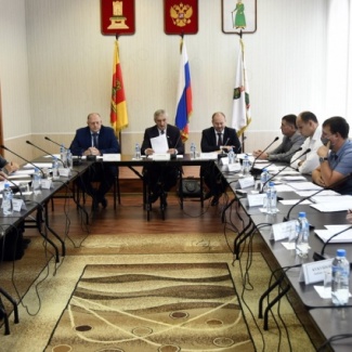 В Старице обсудили проблему борьбы с борщевиком