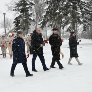 Сергей Голубев возложил цветы к Мемориалу «Московская гора» в Зубцове