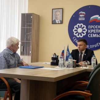 Депутаты Законодательного Собрания работают с избирателями