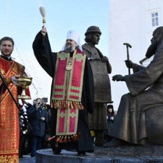 В Твери открыт и освящен памятник Михаилу Тверскому и святителю Симеону