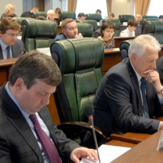 Комитеты обсудили реализацию законов о земле и о капитальном ремонте