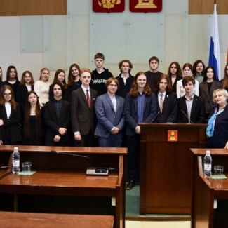 Законодательное Собрание посетили учащиеся тверской гимназии №44