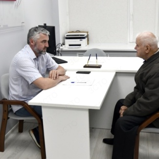 Депутаты областного парламента провели плановые приёмы граждан