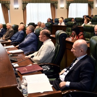 Законодательное Собрание поддержало проект федерального закона о ежегодной выплате работающим родителям, имеющим двух и более детей