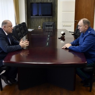 Состоялась рабочая встреча Сергея Голубева с Волжским межрегиональным природоохранным прокурором Александром Илюшиным