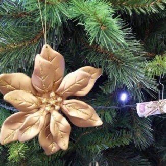 С новым, 2019-м годом и праздником Рождества Христова!