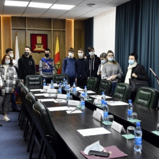 Студенты-политологи побывали на экскурсии в областном парламенте