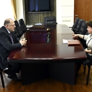 Состоялась рабочая встреча Сергея Голубева с председателем областного Совета ветеранов войны, труда и правоохранительных органов Ларисой Щербаковой