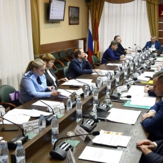 Состоялось заседание комитета по транспорту и жилищно-коммунальному комплексу