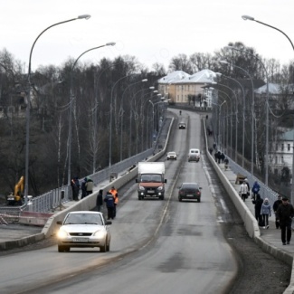 В Старице завершается ремонт моста, продолжается реконструкция набережной и готовится к открытию новый детский сад