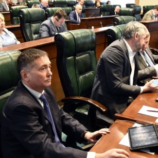 Областной парламент принял закон о новых мерах поддержки Героев Советского Союза, Героев РФ, Героев Социалистического труда и Героев Труда РФ