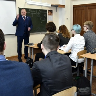 Депутаты встретились с учителями и школьниками