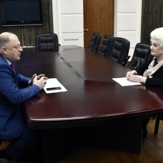 Состоялась рабочая встреча Сергея Голубева с председателем регионального профсоюза работников народного образования и науки Людмилой Резниковой