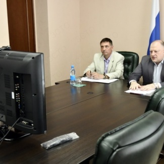 Депутаты областного парламента провели он-лайн прием граждан