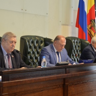 Состоялось внеочередное заседание Законодательного Собрания