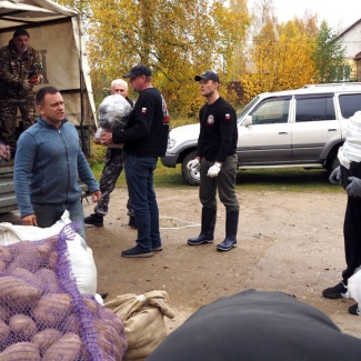 Колонна с гуманитарным грузом из Тверской области прибыла в зону проведения СВО