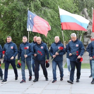 Парламентарии регионов России проводят автопробег