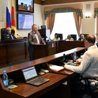 Состоялось внеочередное заседание областного парламента