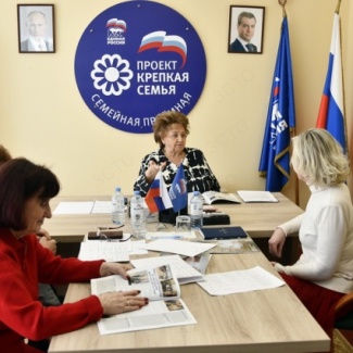 Депутаты Законодательного Собрания провели приёмы граждан