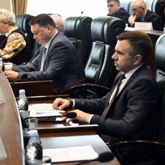 Подготовку к весенне-полевым работам обсудили на заседании профильного комитета областного парламента