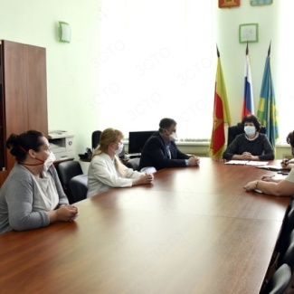 Областной парламент проводит видеоселекторы и "живые" встречи  на тему поправок к Конституции