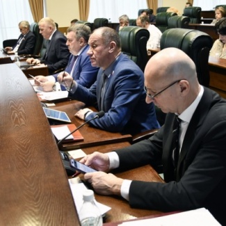 Внесенные в региональный закон о транспортном налоге изменения расширили систему мер поддержки участников СВО в Тверской области