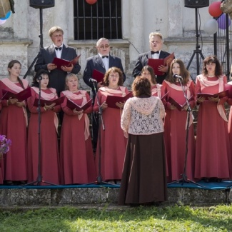 Старицу поздравили из космоса