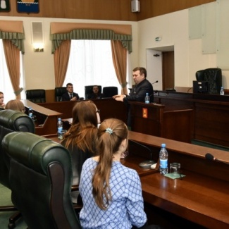 На экскурсию в областной парламент