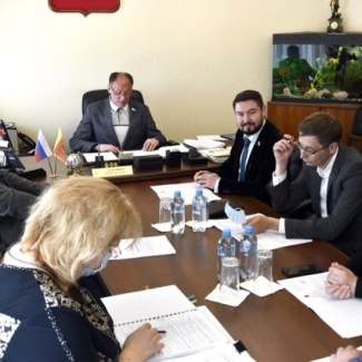 Региональный парламент продолжает работу по исполнению социальных инициатив главы государства