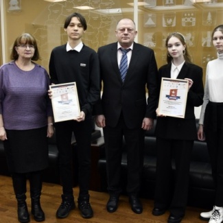 Сергей Голубев встретился со старицкими школьниками-победителями «Диктанта Победы-2022»