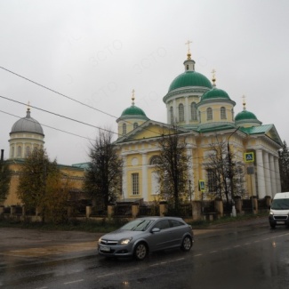 В Торжке устанавливают новые детские площадки и проводят масштабные работы по благоустройству